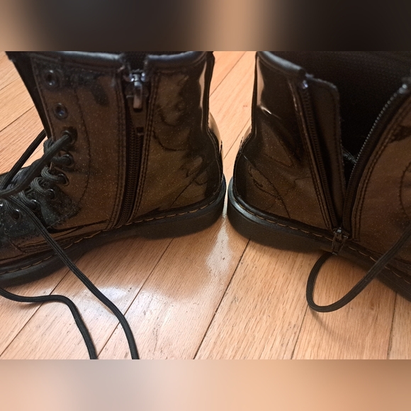Dr. Martens glitter side-zip boots in junior's size 3 (US). - Picture 3 of 6